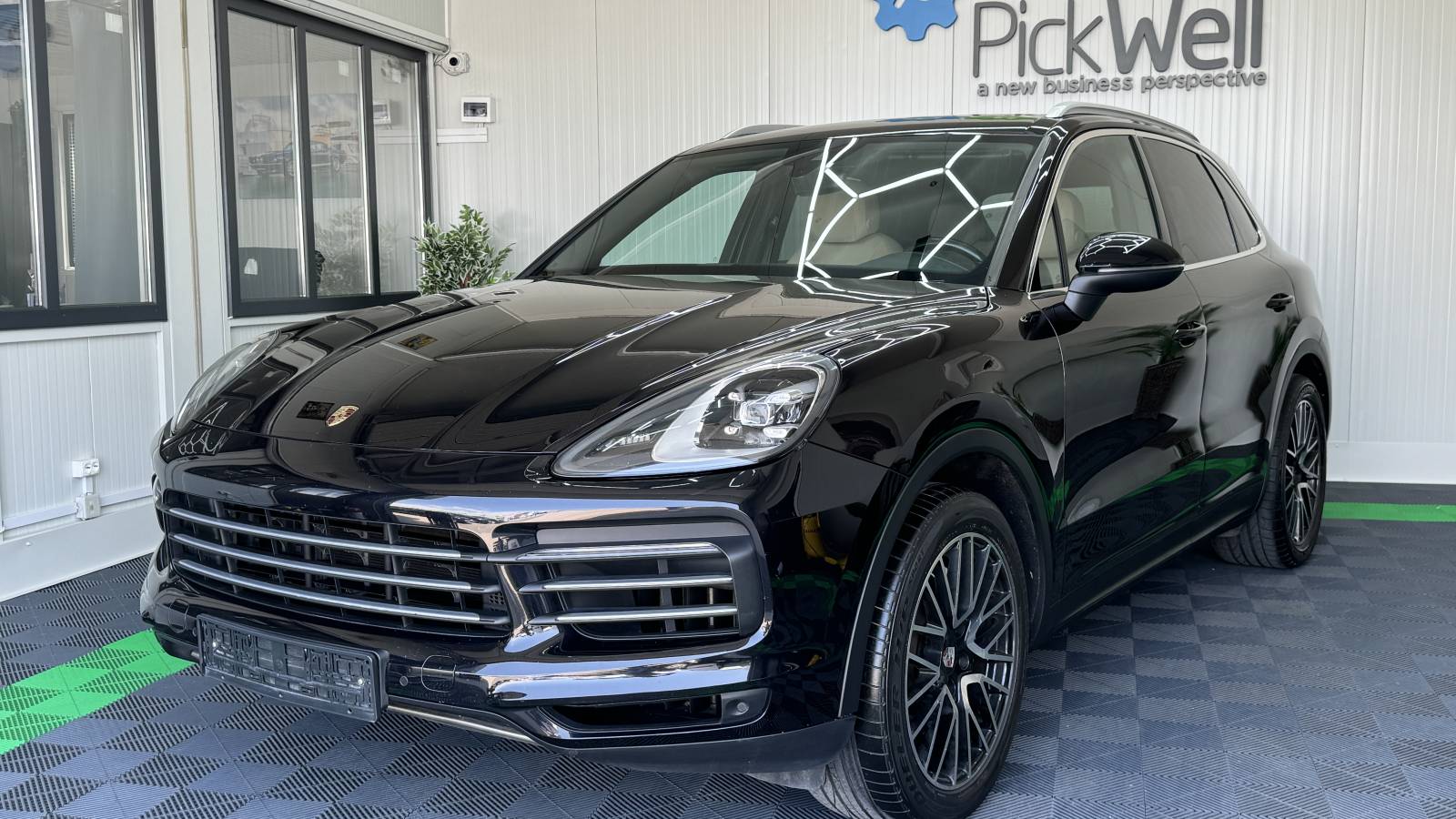 Porsche Cayenne Standard
