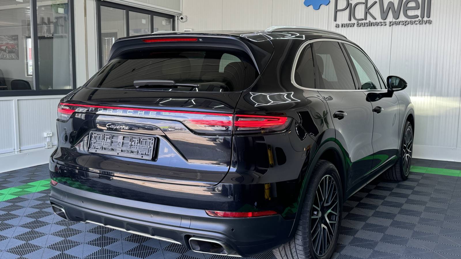 Porsche Cayenne Standard