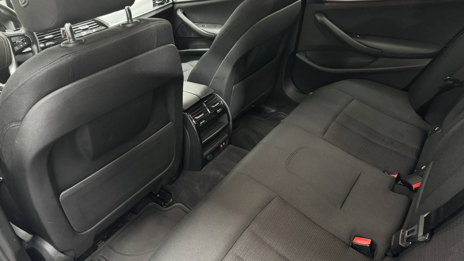 BMW Seria 5 530i xDrive AT MHEV