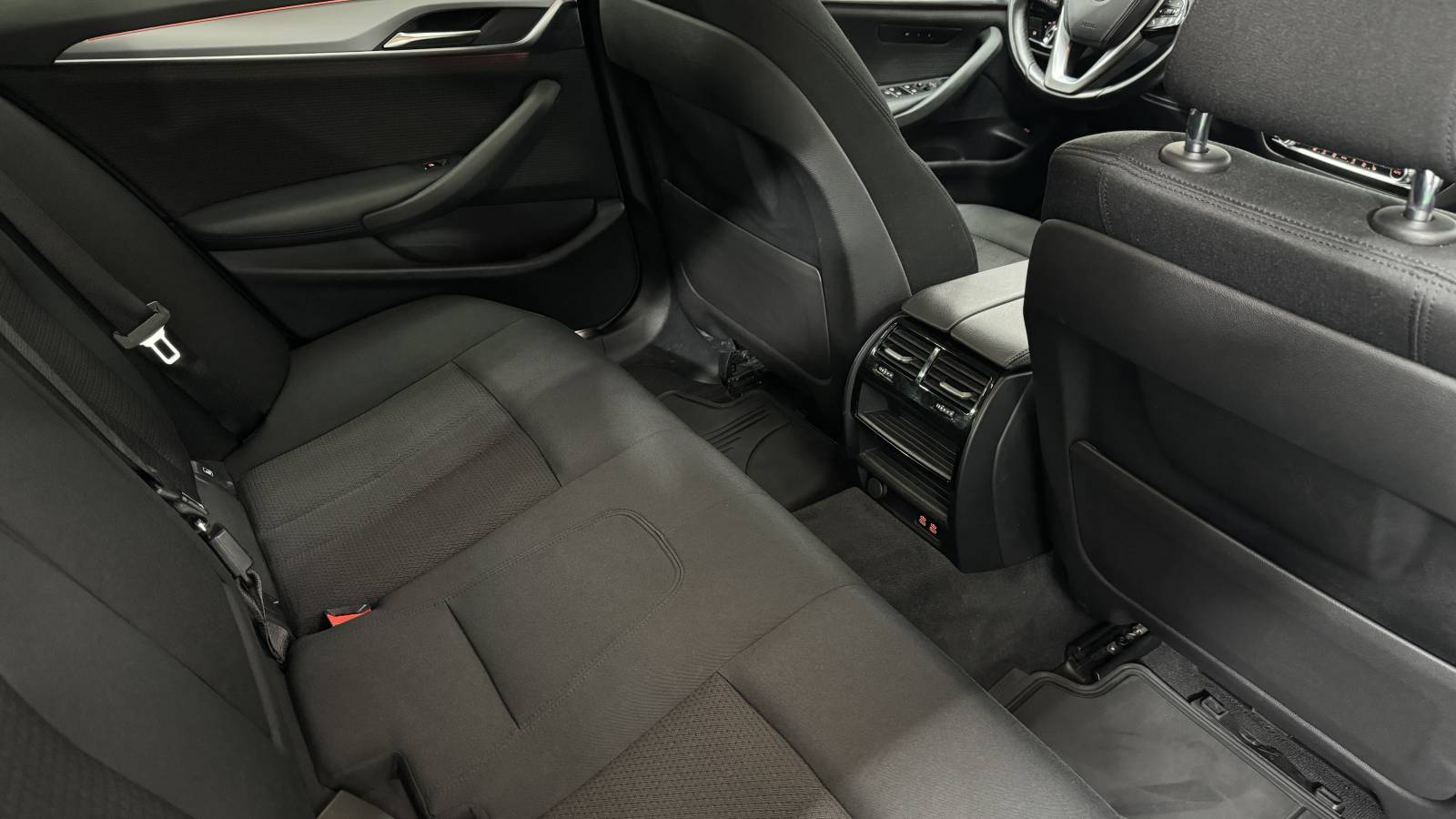 BMW Seria 5 530i xDrive AT MHEV