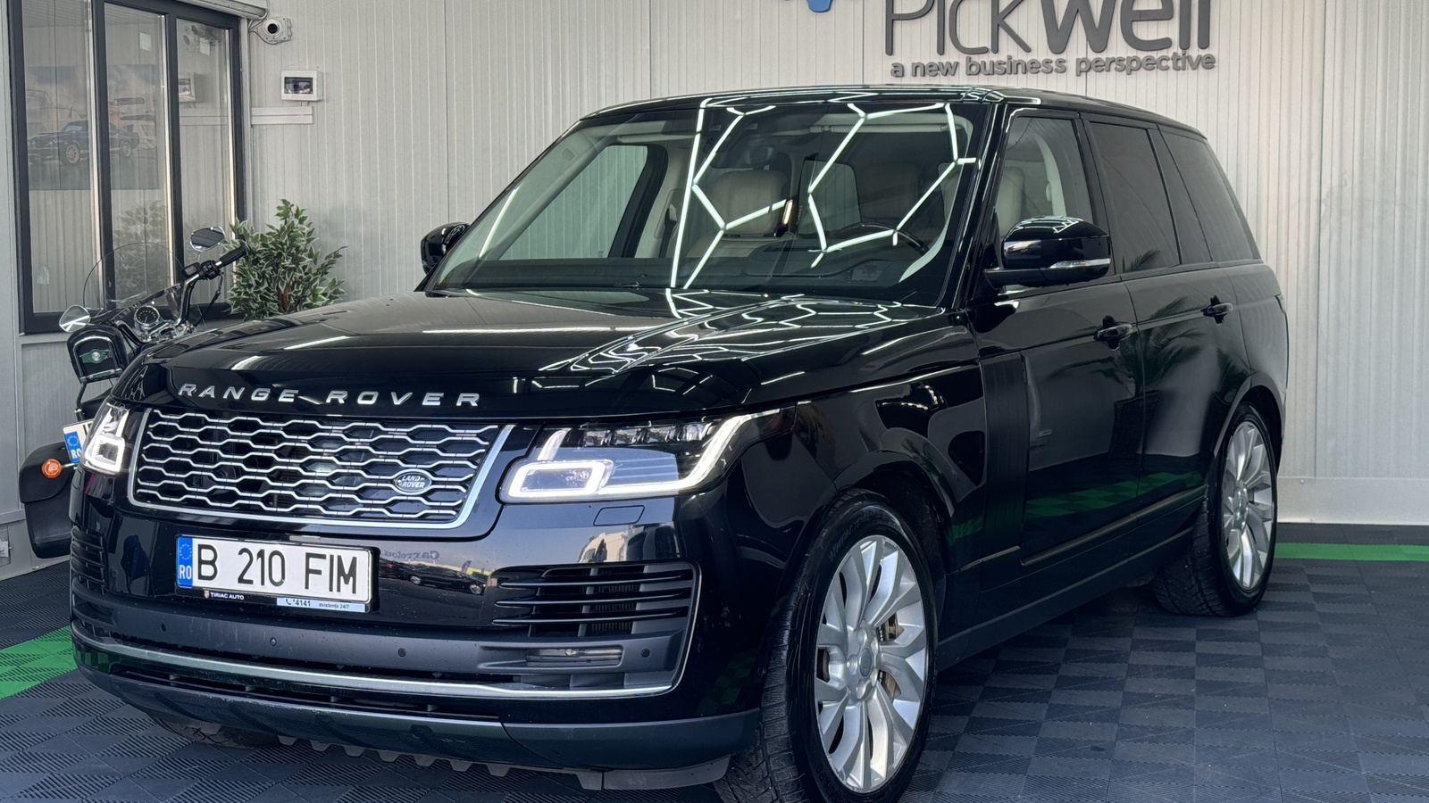 Land Rover Range Rover P400E Vogue