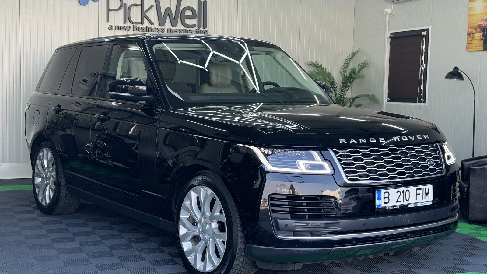 Land Rover Range Rover P400E Vogue