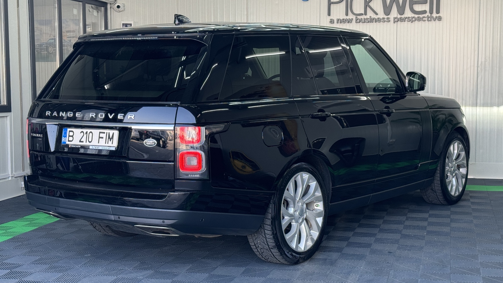 Land Rover Range Rover P400E Vogue