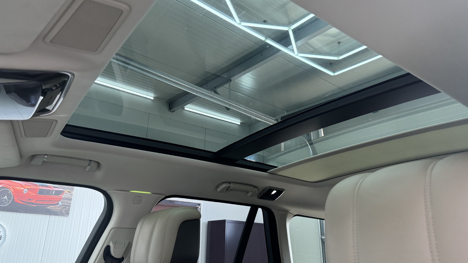 Land Rover Range Rover P400E Vogue