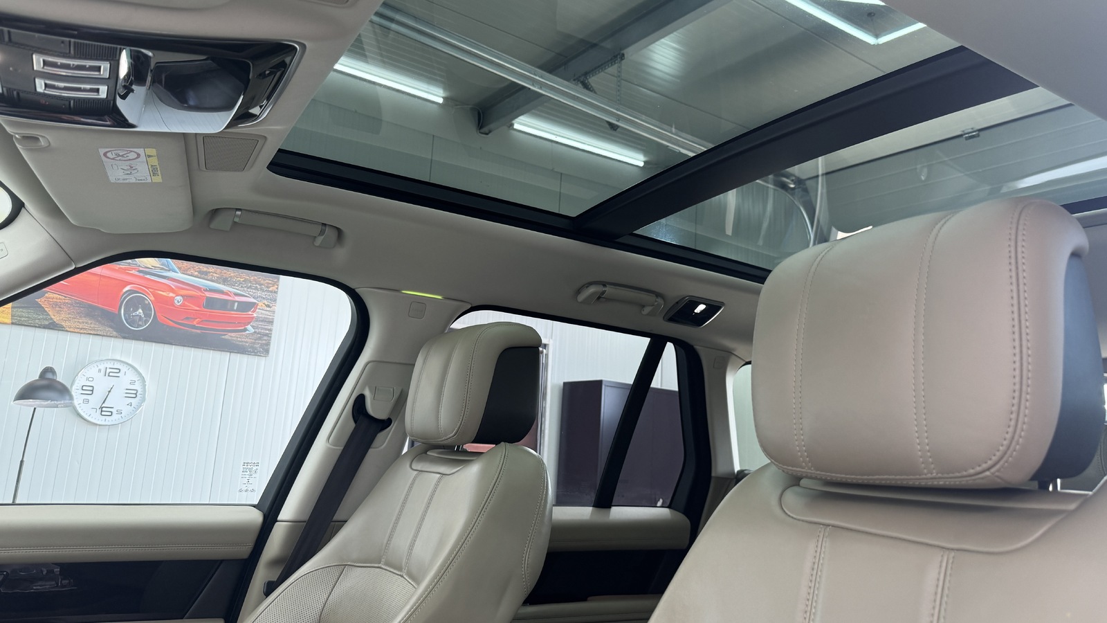 Land Rover Range Rover P400E Vogue