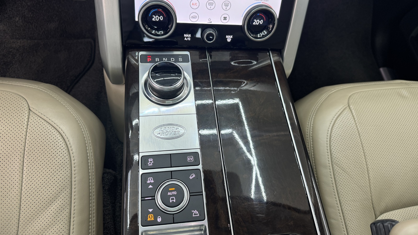 Land Rover Range Rover P400E Vogue