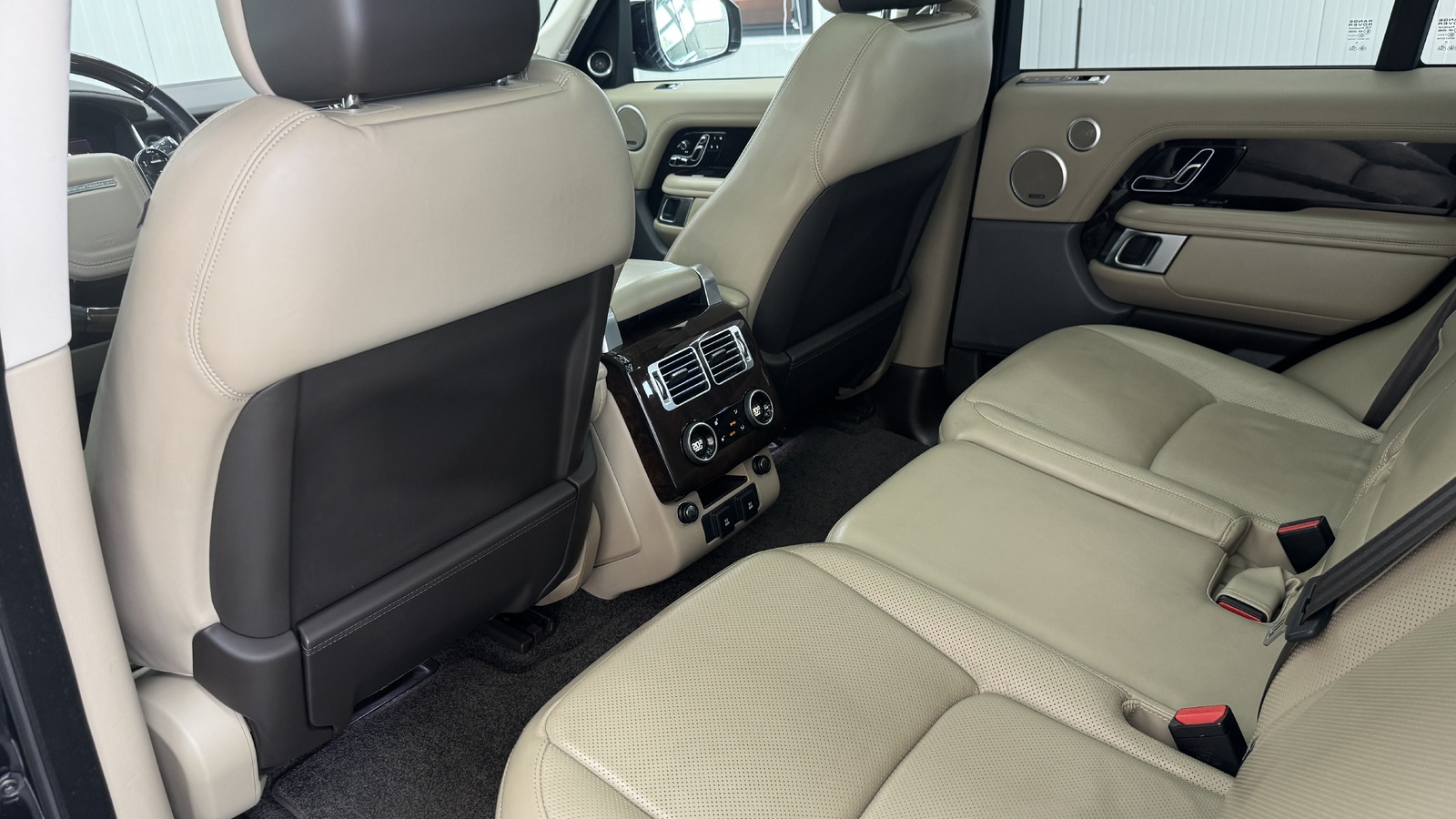 Land Rover Range Rover P400E Vogue