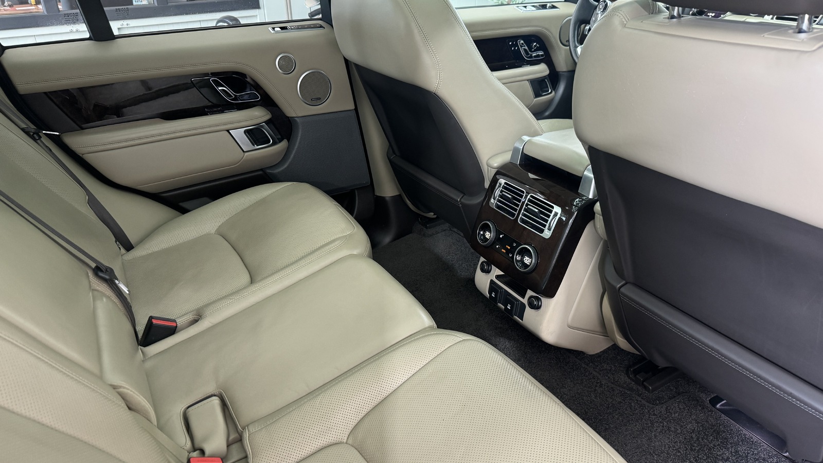 Land Rover Range Rover P400E Vogue