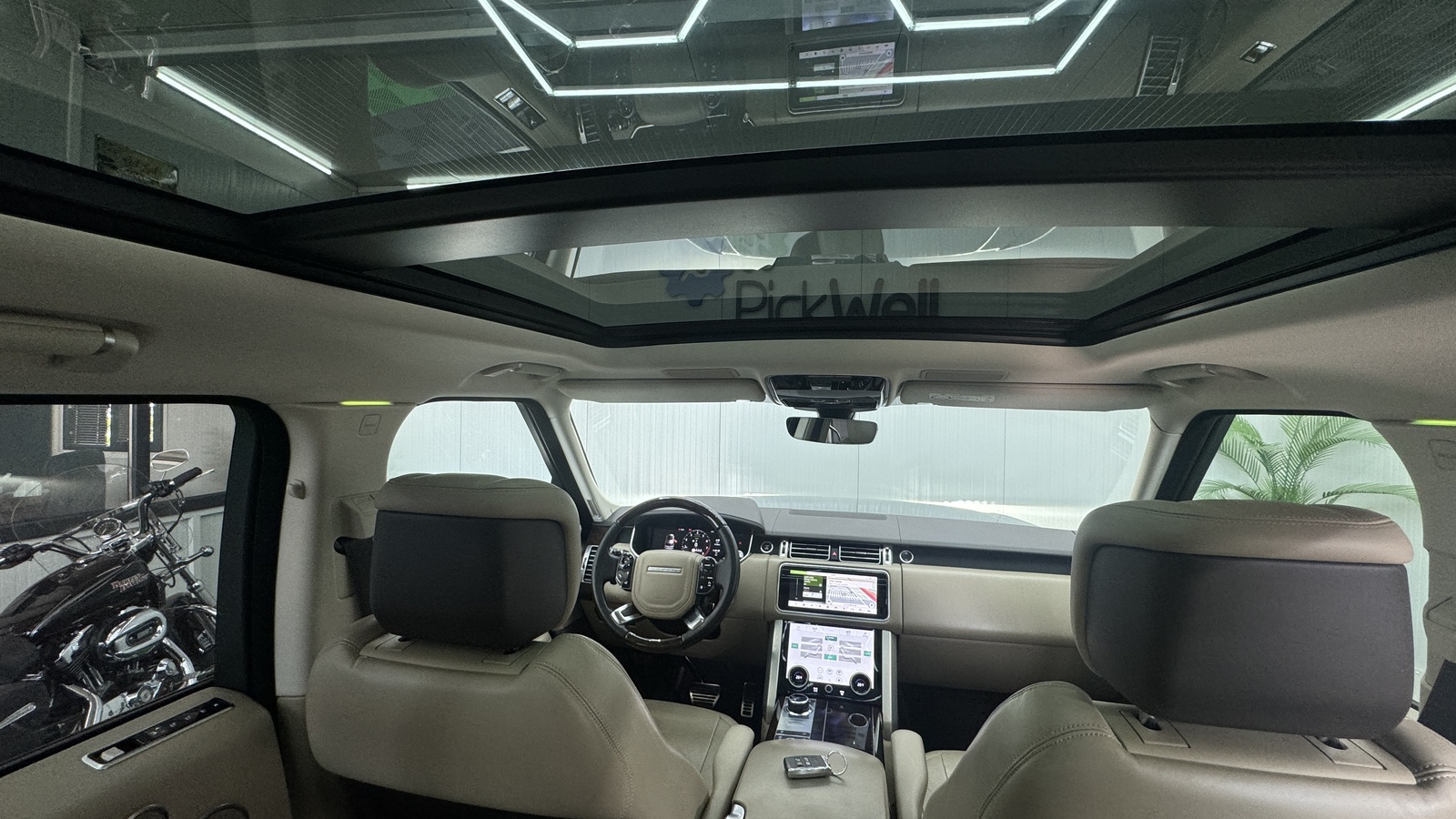 Land Rover Range Rover P400E Vogue