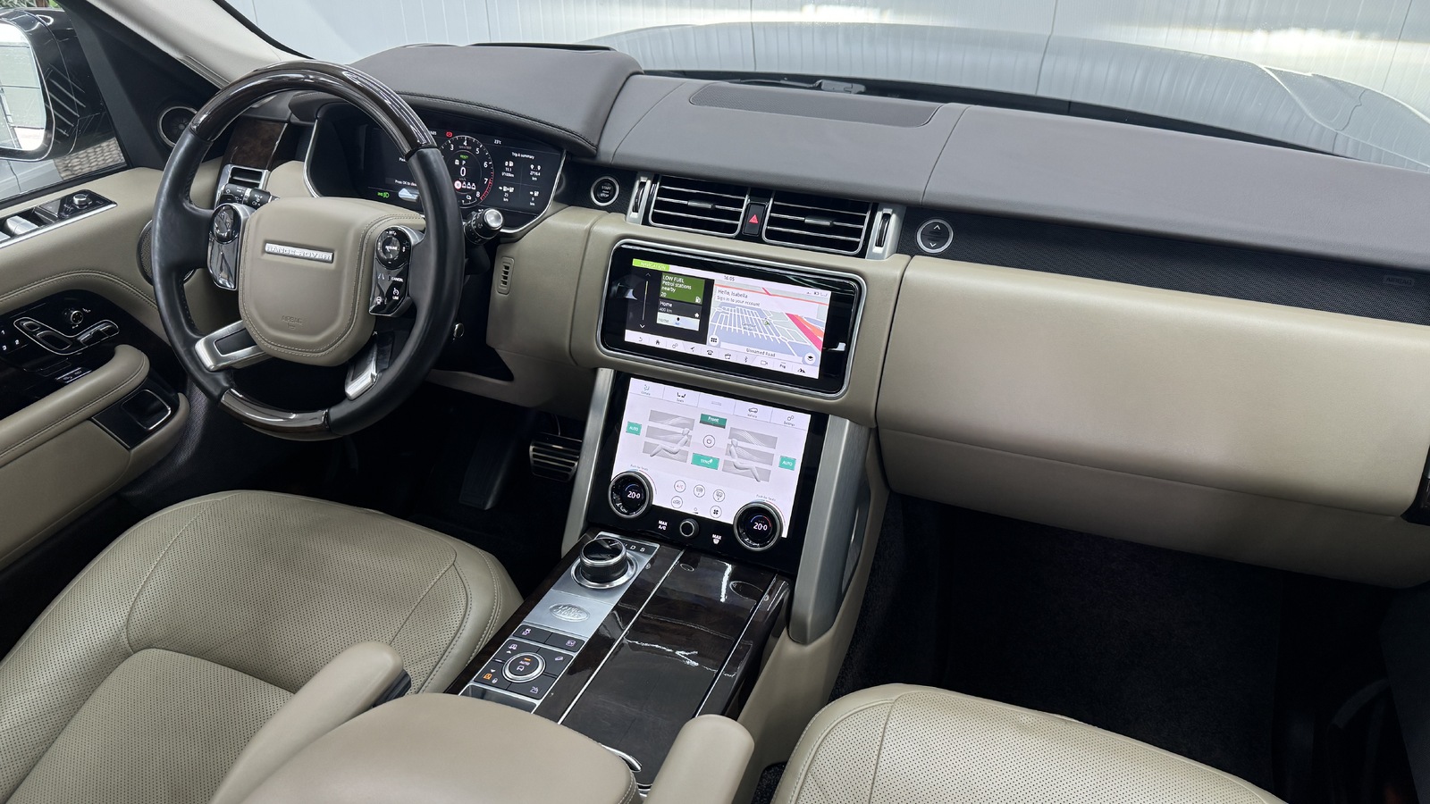 Land Rover Range Rover P400E Vogue