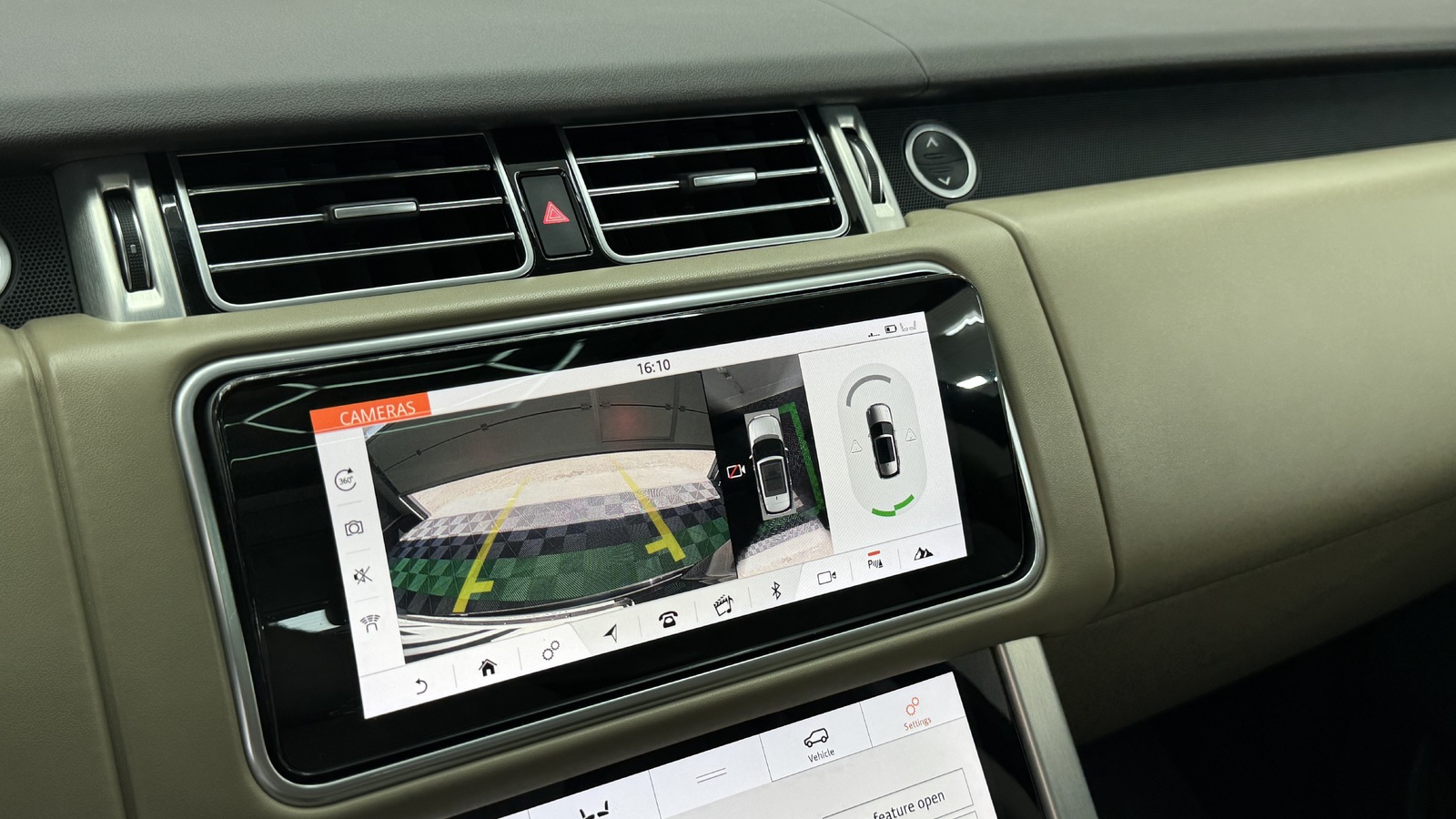 Land Rover Range Rover P400E Vogue