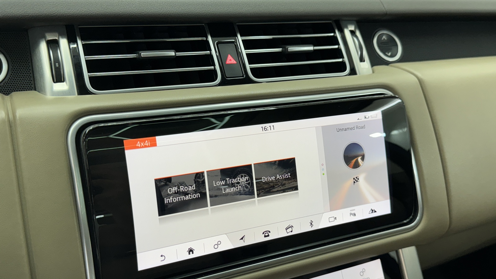 Land Rover Range Rover P400E Vogue