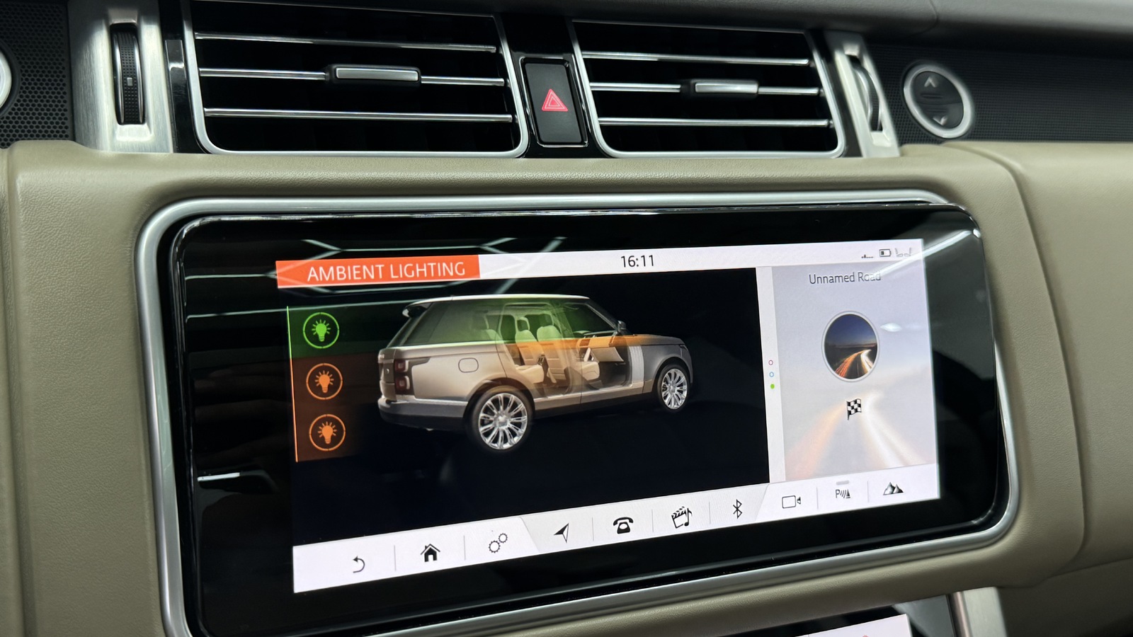 Land Rover Range Rover P400E Vogue