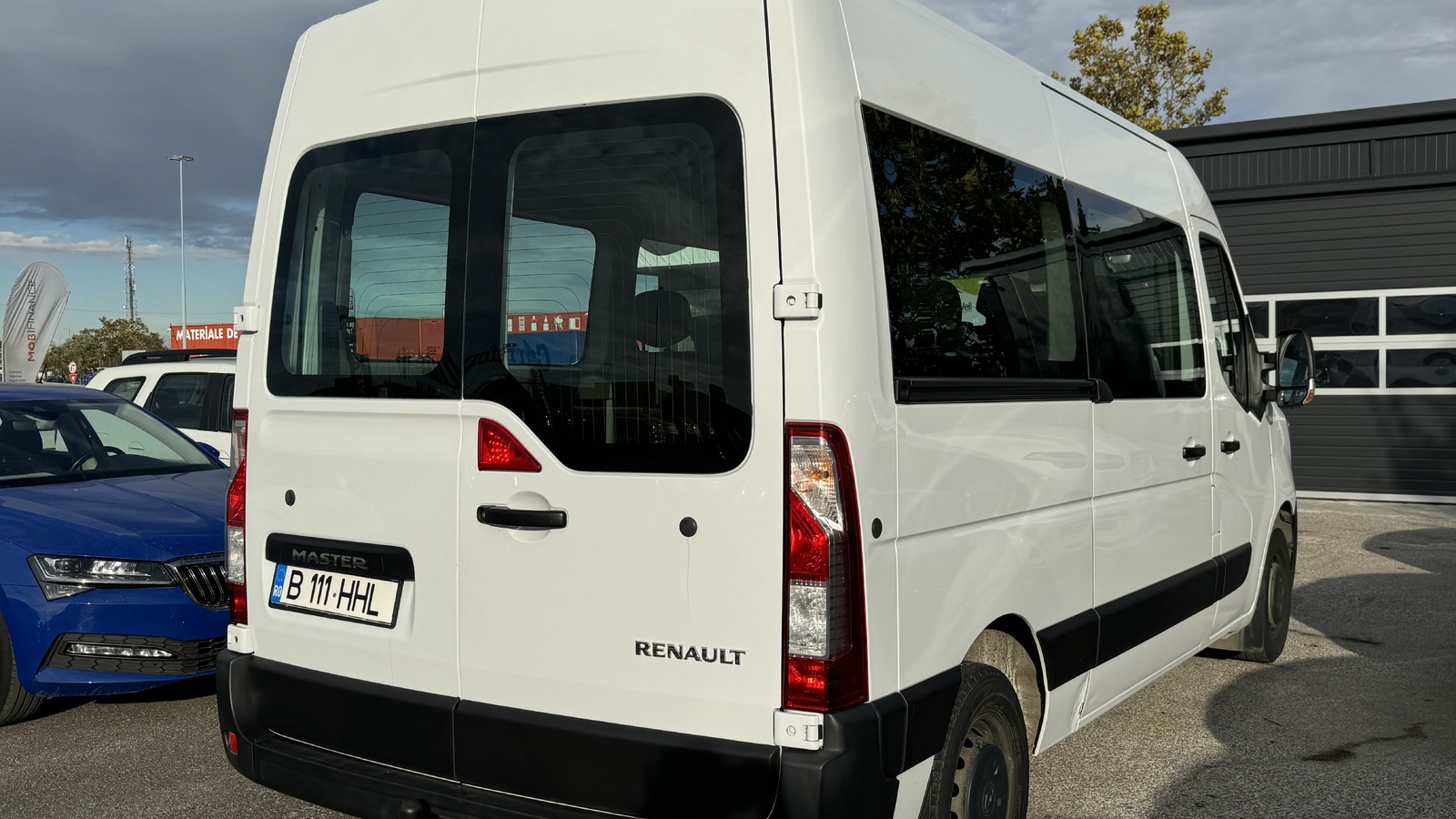 Renault Master 2.3 Blue dCi 145 TT Combi 3,5t L2H2 8+1