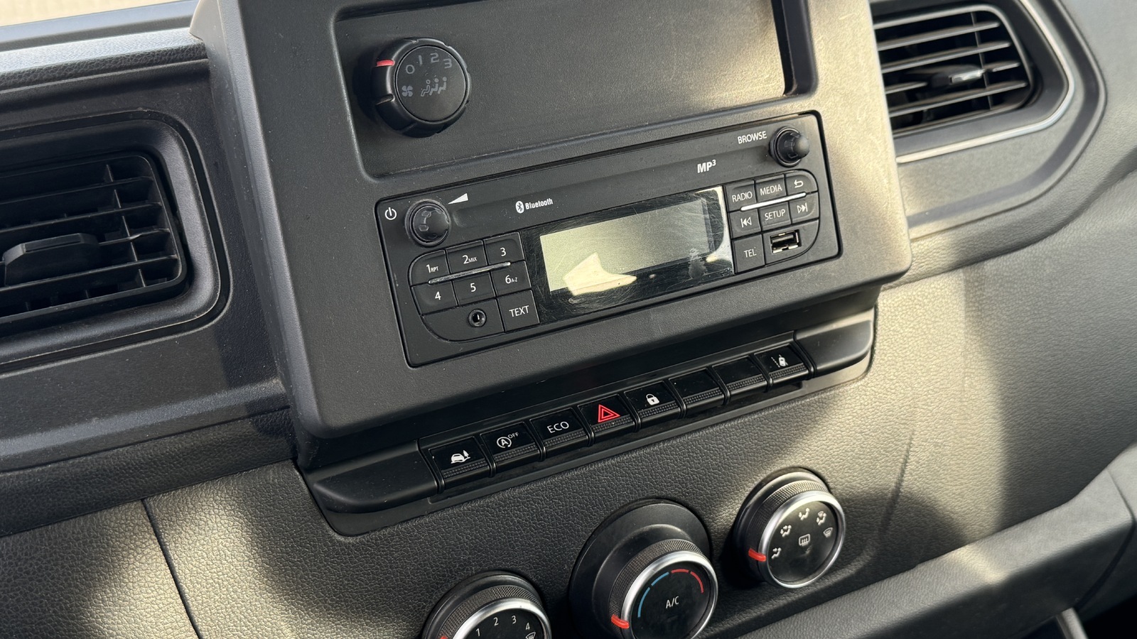 Renault Master 2.3 Blue dCi 145 TT Combi 3,5t L2H2 8+1