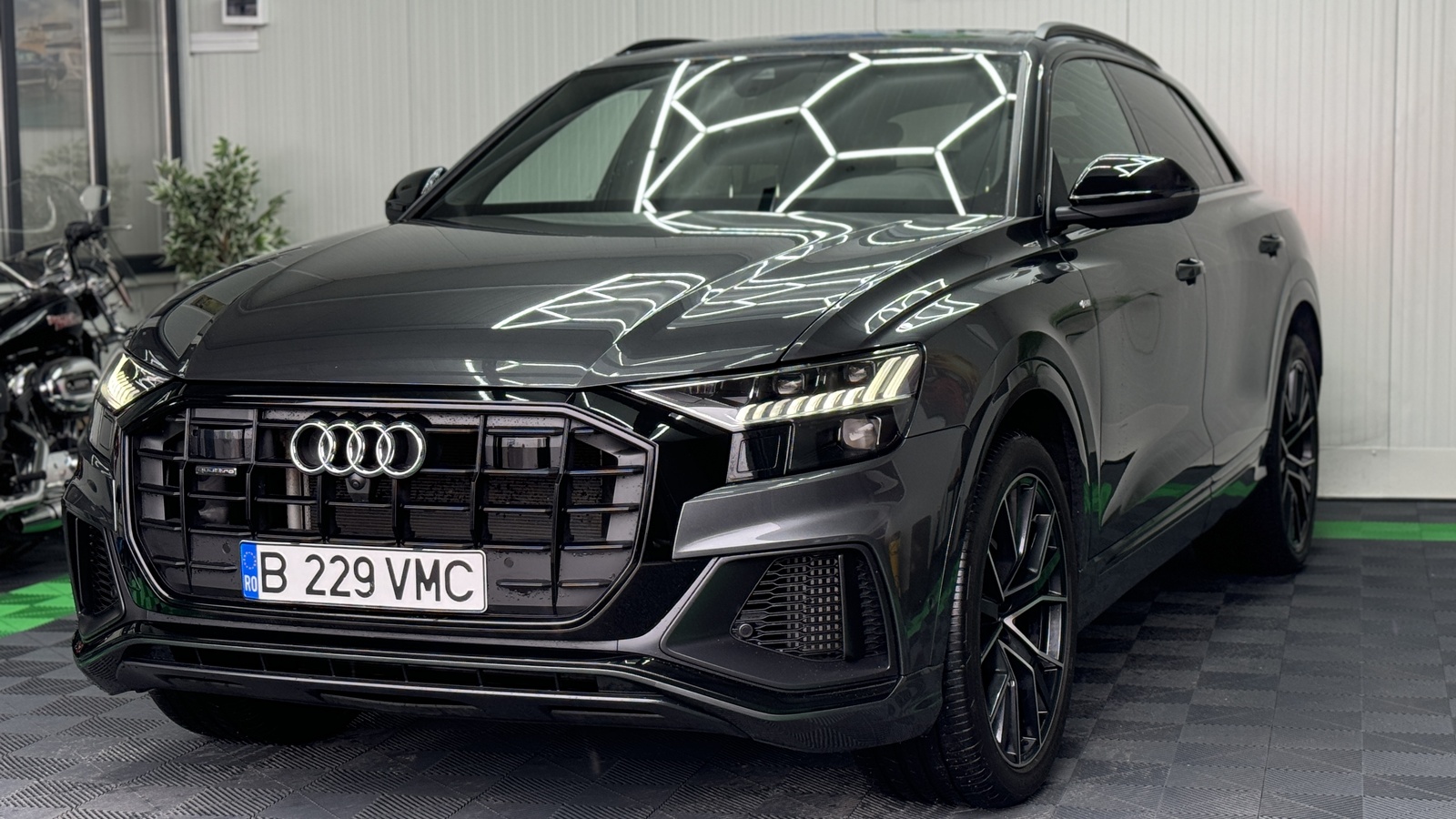Audi Q8 55 TFSI quattro Tiptronic MHEV